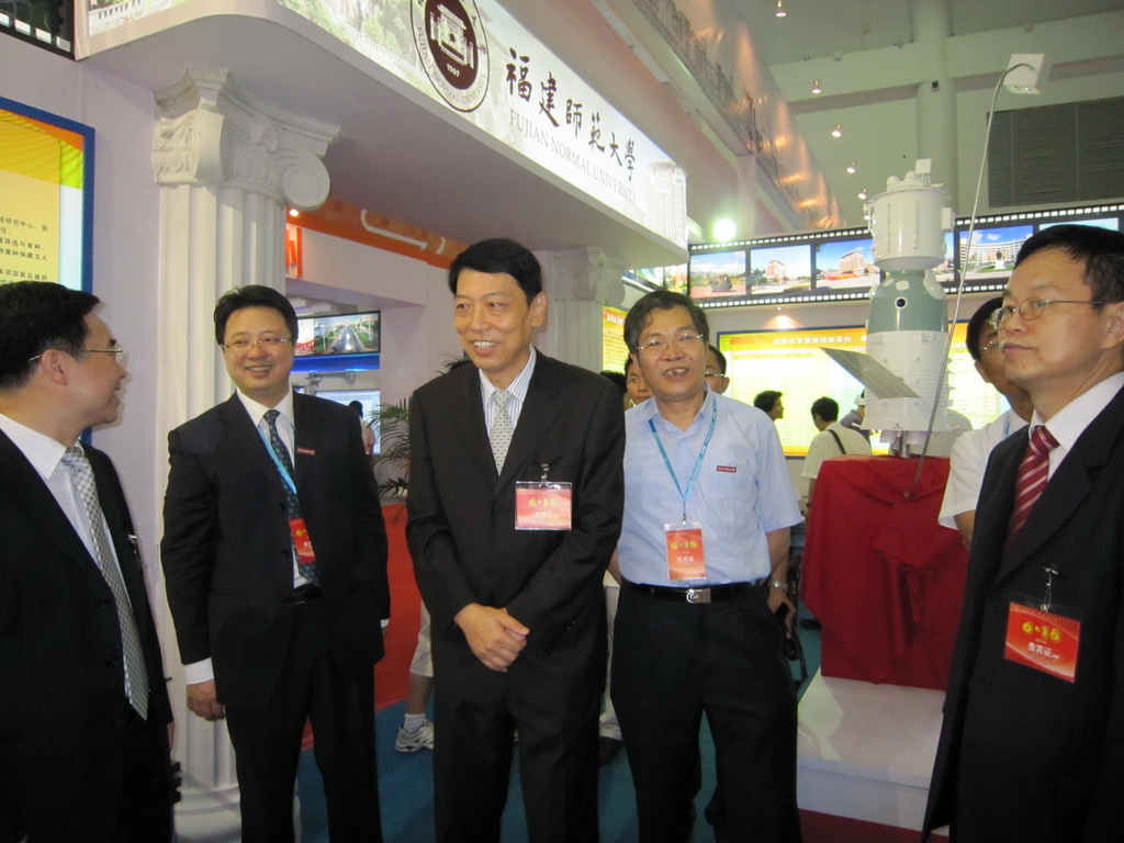鞠维强厅长到九州平台中国有限公司展馆指导